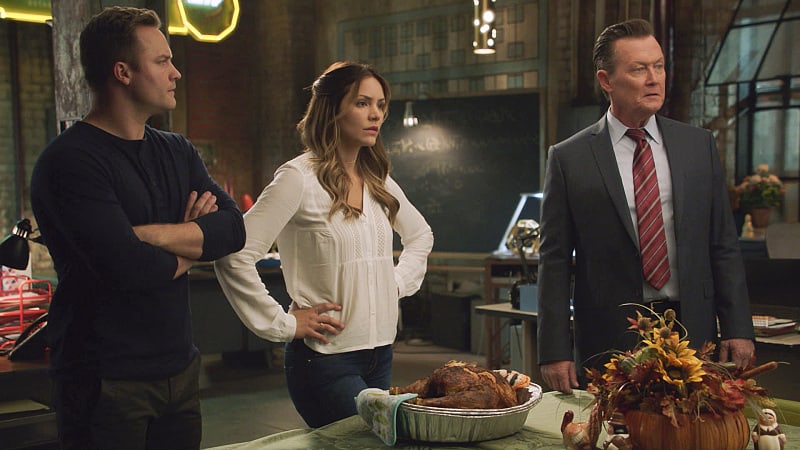 "Mother Load" -- Paige's estranged mother calls on Team Scorpion when she accidentally uncovers a forgotten nuclear reactor on the verge of exploding, on SCORPION, Monday, Nov. 21 (10:00-11:00 PM, ET/PT), on the CBS Television Network. Pictured: Scott Porter, Katharine McPhee, Robert Patrick. Photo: CBS ÃƒÂ‚Ã‚Â©2016 CBS Broadcasting, Inc. All Rights Reserved