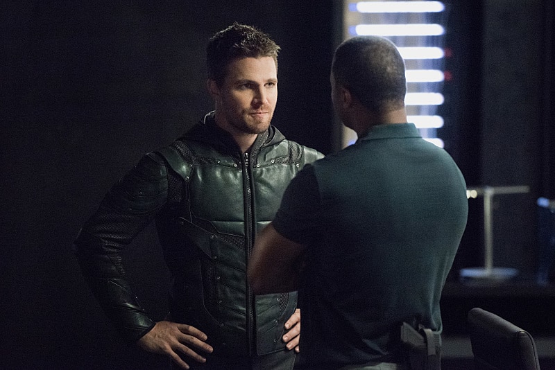 Arrow -- "Human Target" -- Image AR505a_0014.jpg -- Pictured (L-R): Stephen Amell as Oliver Queen/The Green Arrow and David Ramsey as John Diggle -- Photo: Dean Buscher/The CW -- ÃƒÂ‚Ã‚Â© 2016 The CW Network, LLC. All Rights Reserved.