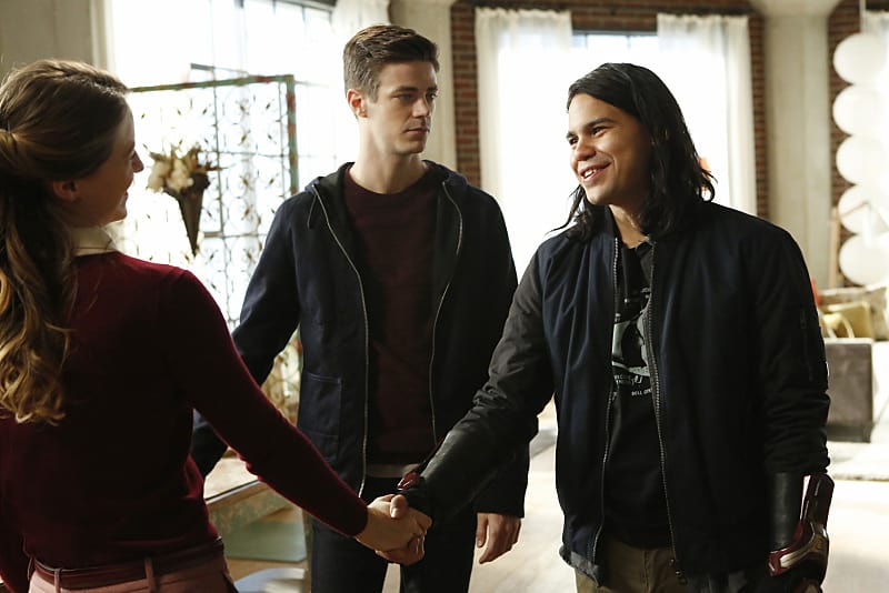Supergirl -- "Medusa" -- Image SPG208b_0014.jpg -- Pictured (L-R): Melissa Benoist as Kara/Supergirl, Grant Gustin as Barry Allen and Carlos Valdes as Cisco Ramon -- Photo: Bettina Strauss /The CW -- ÃƒÂ‚Ã‚Â© 2016 The CW Network, LLC. All Rights Reserved
