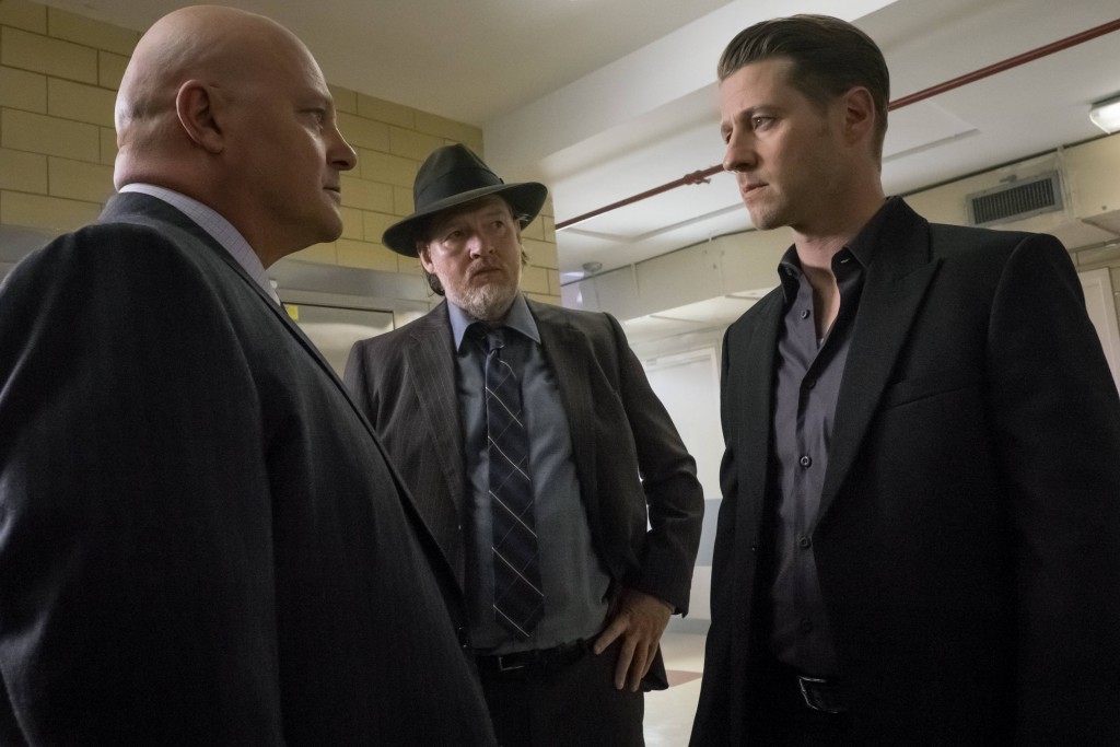 GOTHAM: L-R: Michael Chiklis, Donal Logue and Ben McKenzie in the Ã’Mad City: Red QueenÃ“ episode of GOTHAM airing Monday, Oct. 31 (8:00-9:01 PM ET/PT) on FOX. Â©2016 Fox Broadcasting Co. Cr: Jeff Neumann/FOX.