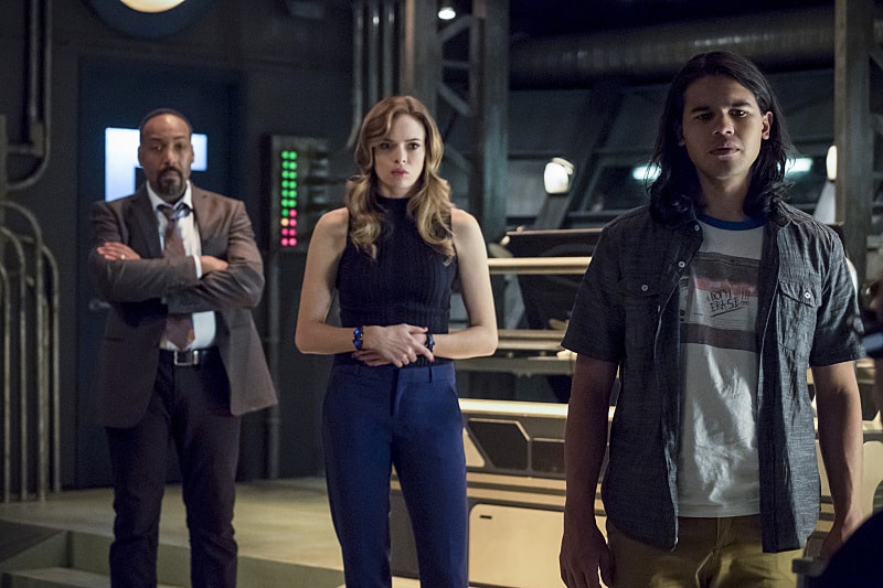The Flash -- "The Present" -- Image FLA309b_0165b.jpg -- Pictured: Jesse L. Martin as Detective Joe West, Danielle Panabaker as Caitlin Snow and Carlos Valdes as Cisco Ramon -- Photo: Katie Yu/The CW -- ÃƒÂ‚Ã‚Â© 2016 The CW Network, LLC. All rights reserved.